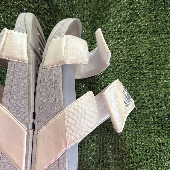 FitFlop Women's Mina Ombre Silver Glitter Slip on Slide Sandal, Adjustable Strap - Picture 7 of 12